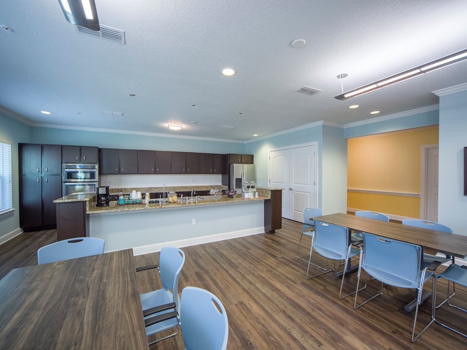 Caroline Oaks Apartments 5175 North Main Street Jacksonville FL 32208